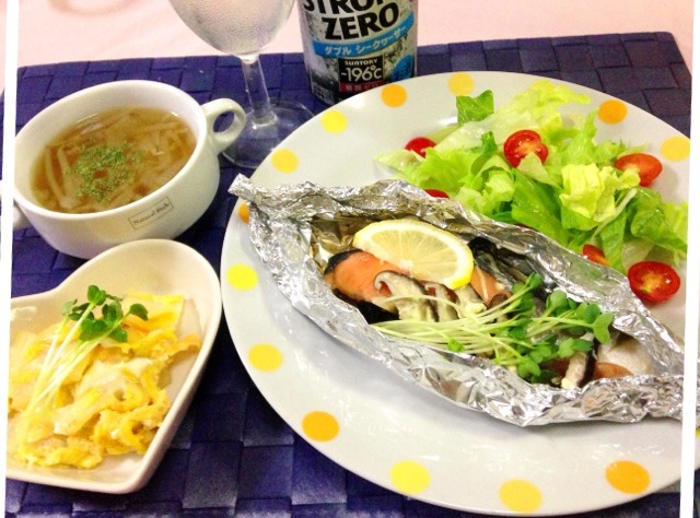 鮭のホイル焼き ﾌﾗｲﾊﾟﾝで秋刀魚の塩焼き カレイの煮付け おうち飲み大好き